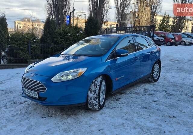 Синій Форд Фокус, об'ємом двигуна 0 л та пробігом 113 тис. км за 6999 $, фото 2 на Automoto.ua