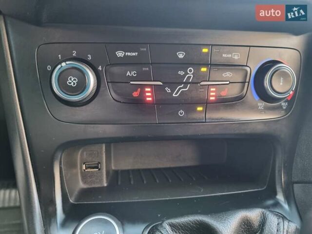 Синій Форд Фокус, об'ємом двигуна 1 л та пробігом 224 тис. км за 6700 $, фото 16 на Automoto.ua