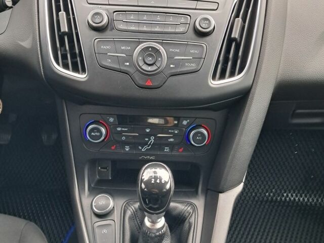 Форд Фокус 2015 в Киеве на Automoto.ua Синий Форд Фокус, объемом двигателя 1 л и пробегом 216 тыс. км за 5200 $, фото 11 на Automoto.ua