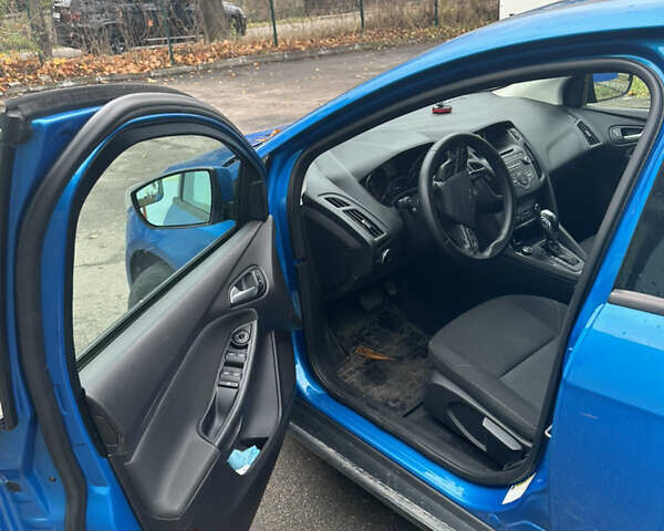 Синій Форд Фокус, об'ємом двигуна 2 л та пробігом 215 тис. км за 8000 $, фото 6 на Automoto.ua
