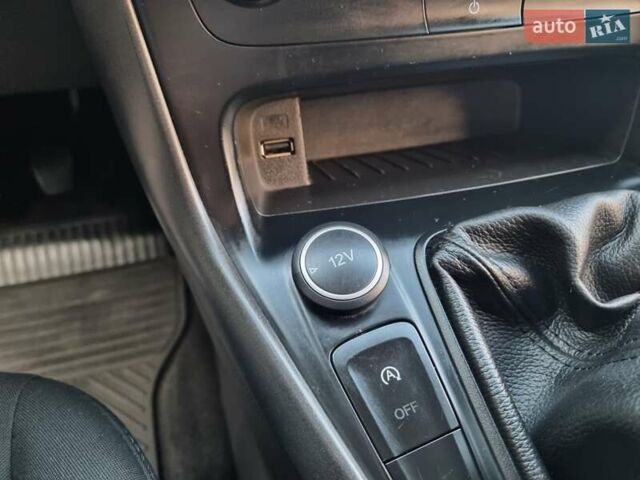 Синій Форд Фокус, об'ємом двигуна 1 л та пробігом 224 тис. км за 6700 $, фото 17 на Automoto.ua