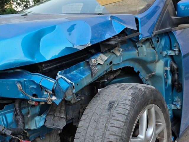 Синій Форд Фокус, об'ємом двигуна 2 л та пробігом 167 тис. км за 3400 $, фото 6 на Automoto.ua