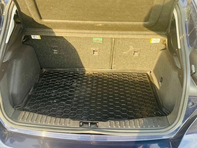 Синій Форд Фокус, об'ємом двигуна 2 л та пробігом 84 тис. км за 9500 $, фото 12 на Automoto.ua