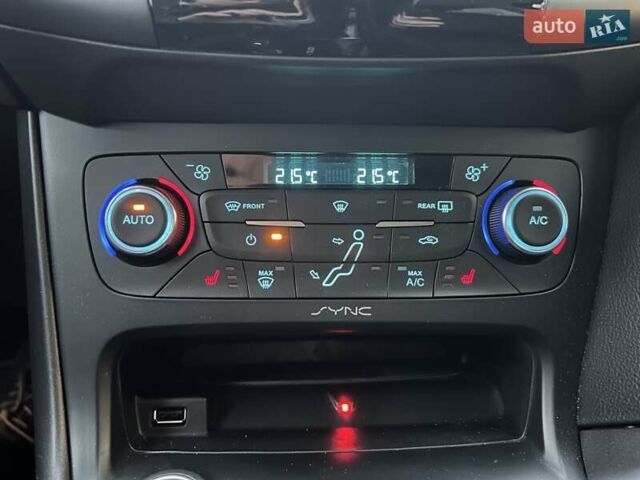 Синий Форд Фокус, объемом двигателя 1 л и пробегом 66 тыс. км за 11773 $, фото 29 на Automoto.ua