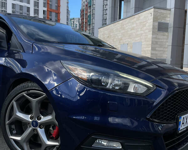 Синій Форд Фокус, об'ємом двигуна 2 л та пробігом 155 тис. км за 10500 $, фото 1 на Automoto.ua