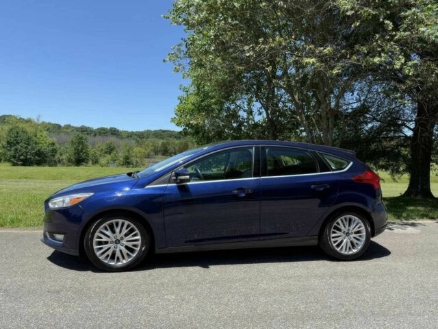 Синий Форд Фокус, объемом двигателя 2 л и пробегом 129 тыс. км за 5000 $, фото 1 на Automoto.ua