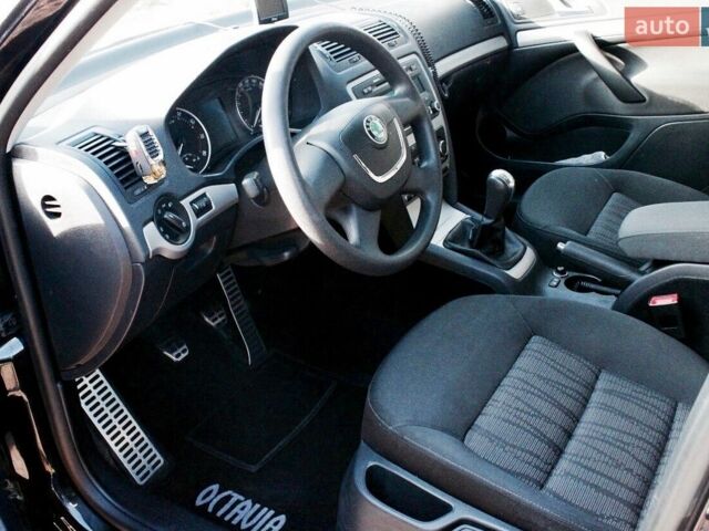 Синій Форд Фокус, об'ємом двигуна 2 л та пробігом 91 тис. км за 7400 $, фото 22 на Automoto.ua