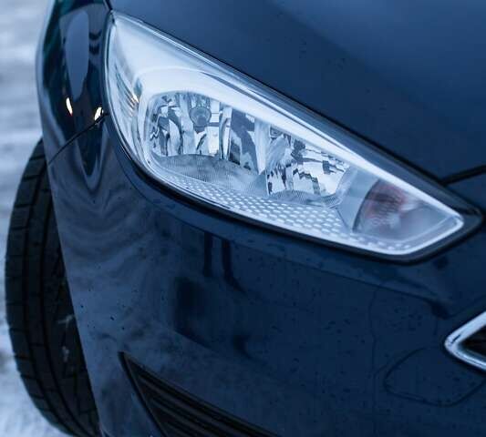 Синий Форд Фокус, объемом двигателя 1.6 л и пробегом 202 тыс. км за 8200 $, фото 5 на Automoto.ua