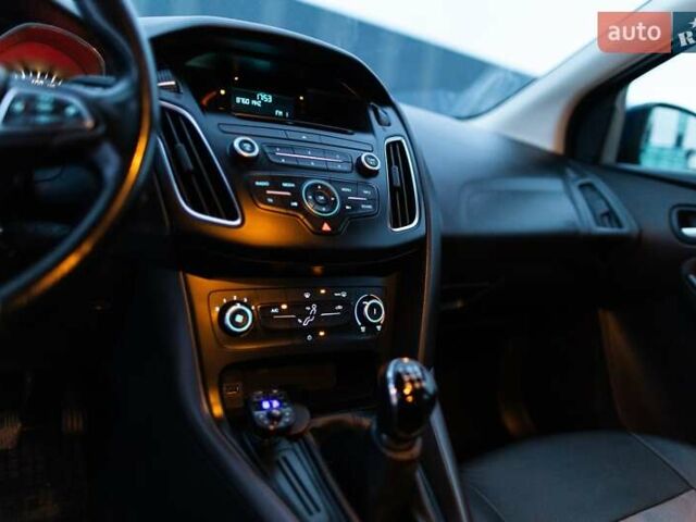 Синий Форд Фокус, объемом двигателя 1.6 л и пробегом 202 тыс. км за 8200 $, фото 15 на Automoto.ua