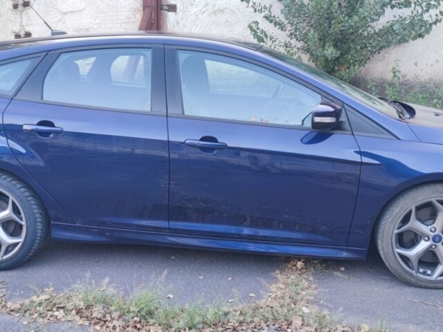 Синій Форд Фокус, об'ємом двигуна 2 л та пробігом 32 тис. км за 12600 $, фото 3 на Automoto.ua