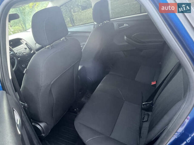 Синій Форд Фокус, об'ємом двигуна 2 л та пробігом 45 тис. км за 9000 $, фото 4 на Automoto.ua