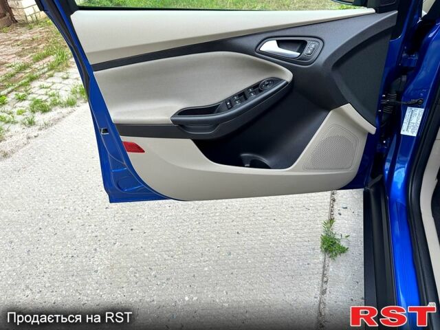 Синій Форд Фокус, об'ємом двигуна 2 л та пробігом 114 тис. км за 8700 $, фото 6 на Automoto.ua