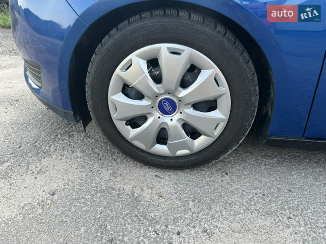 Синій Форд Фокус, об'ємом двигуна 2 л та пробігом 45 тис. км за 9000 $, фото 5 на Automoto.ua