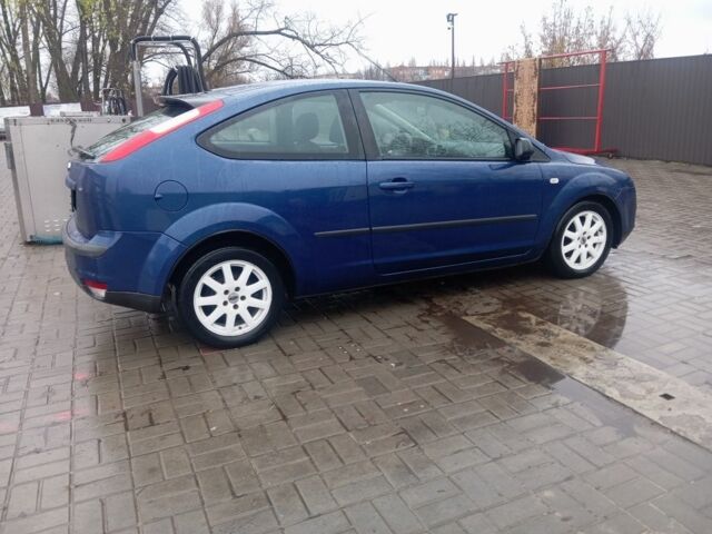 Синий Форд Фокус, объемом двигателя 1.6 л и пробегом 370 тыс. км за 4200 $, фото 4 на Automoto.ua