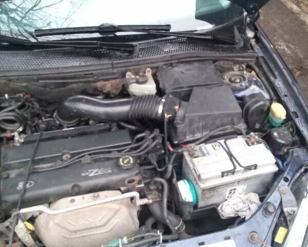 Синий Форд Фокус, объемом двигателя 1.8 л и пробегом 338 тыс. км за 2367 $, фото 2 на Automoto.ua