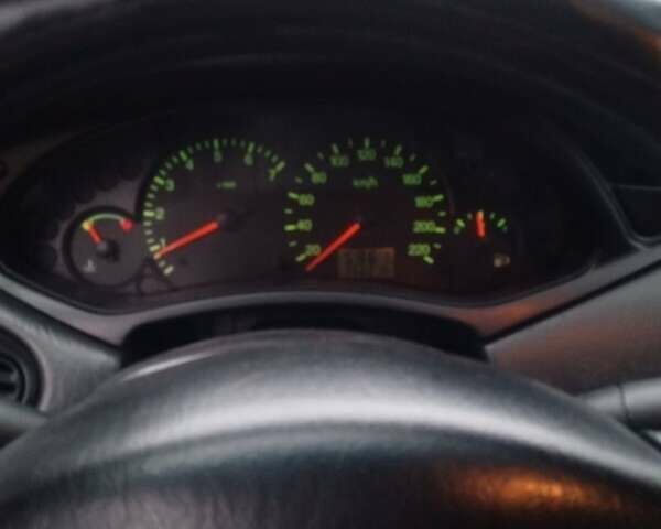 Синий Форд Фокус, объемом двигателя 1.8 л и пробегом 338 тыс. км за 2367 $, фото 5 на Automoto.ua