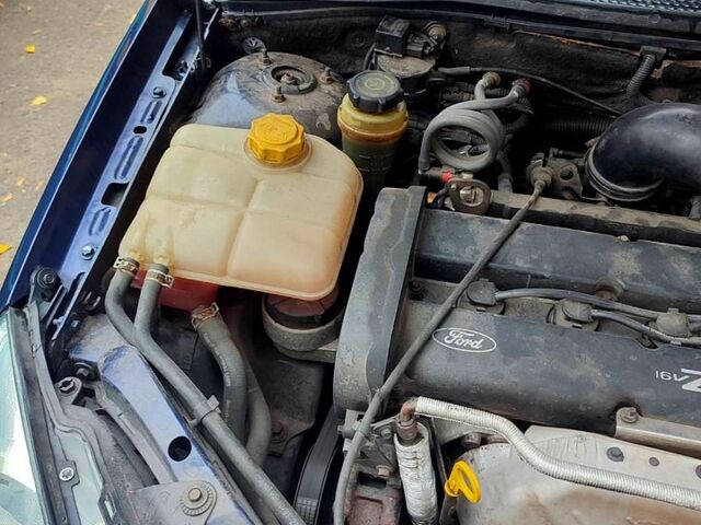 Синий Форд Фокус, объемом двигателя 1.8 л и пробегом 220 тыс. км за 3600 $, фото 5 на Automoto.ua