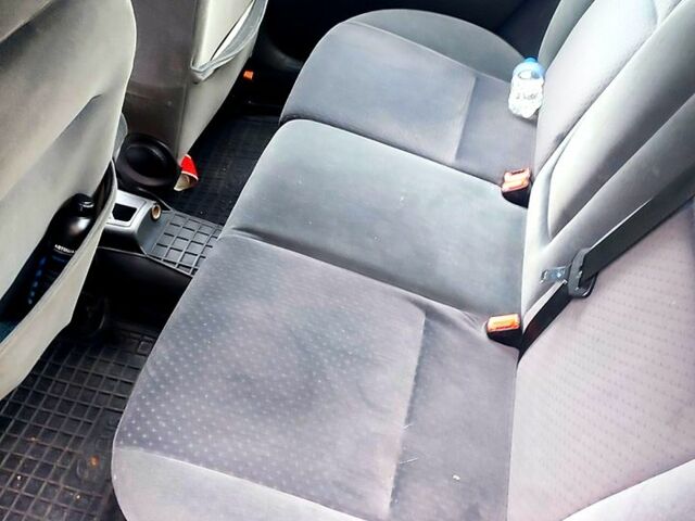 Синий Форд Фокус, объемом двигателя 1.8 л и пробегом 220 тыс. км за 3600 $, фото 9 на Automoto.ua