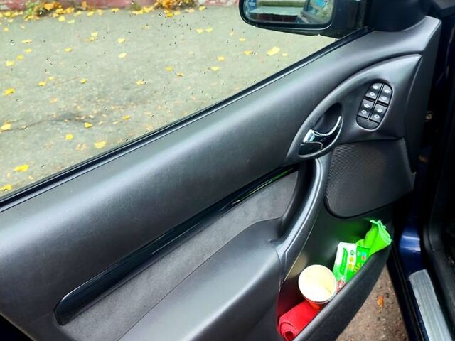 Синий Форд Фокус, объемом двигателя 1.8 л и пробегом 220 тыс. км за 3600 $, фото 2 на Automoto.ua