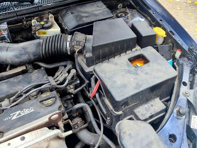 Синий Форд Фокус, объемом двигателя 1.8 л и пробегом 220 тыс. км за 3600 $, фото 6 на Automoto.ua