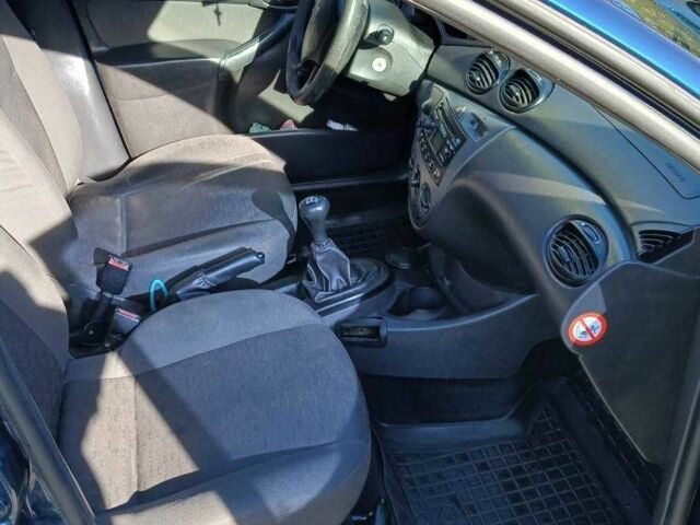 Синий Форд Фокус, объемом двигателя 1.8 л и пробегом 334 тыс. км за 2500 $, фото 4 на Automoto.ua