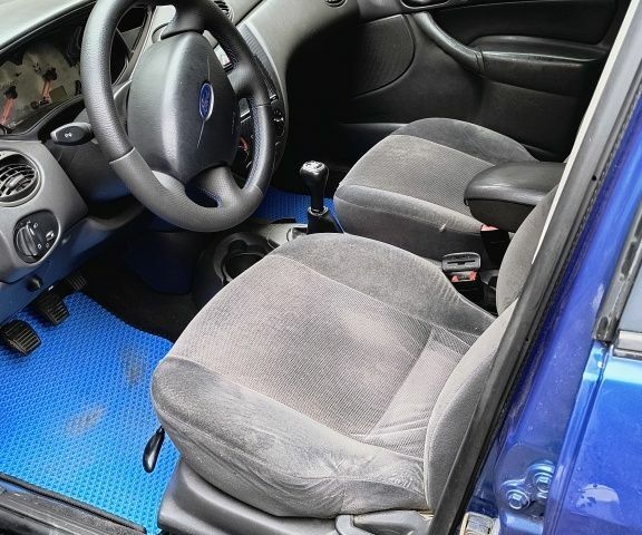 Синий Форд Фокус, объемом двигателя 2 л и пробегом 250 тыс. км за 3500 $, фото 4 на Automoto.ua