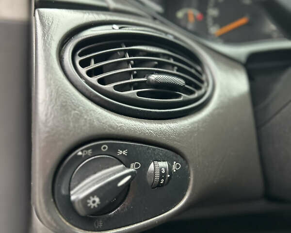 Синій Форд Фокус, об'ємом двигуна 0 л та пробігом 345 тис. км за 2300 $, фото 13 на Automoto.ua