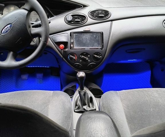 Синий Форд Фокус, объемом двигателя 2 л и пробегом 250 тыс. км за 3500 $, фото 3 на Automoto.ua