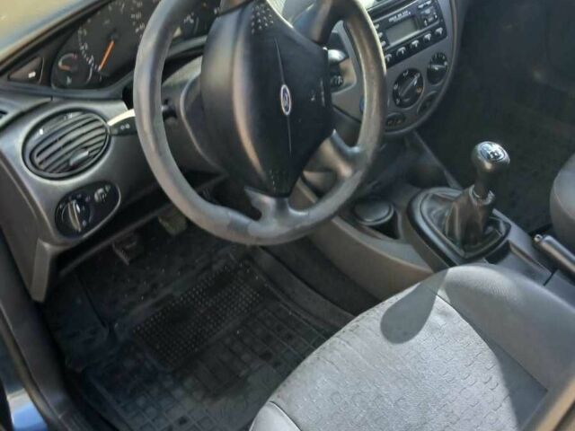 Синий Форд Фокус, объемом двигателя 1.8 л и пробегом 334 тыс. км за 2500 $, фото 6 на Automoto.ua