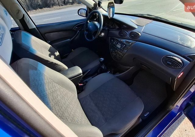 Синий Форд Фокус, объемом двигателя 1.6 л и пробегом 246 тыс. км за 3200 $, фото 11 на Automoto.ua