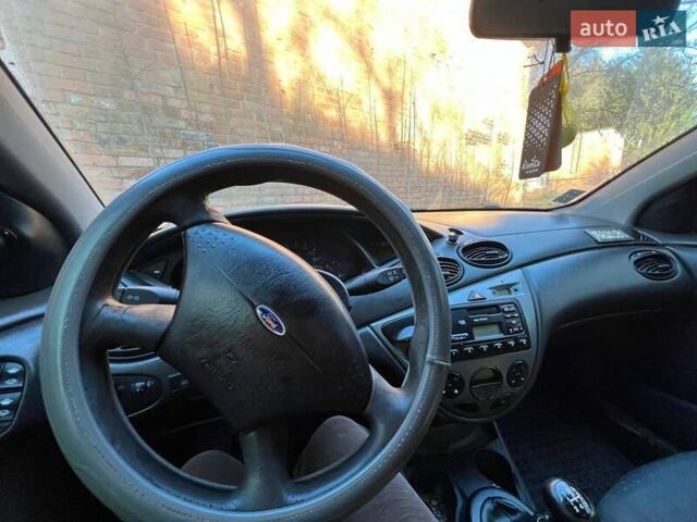 Синий Форд Фокус, объемом двигателя 1.6 л и пробегом 300 тыс. км за 3300 $, фото 6 на Automoto.ua