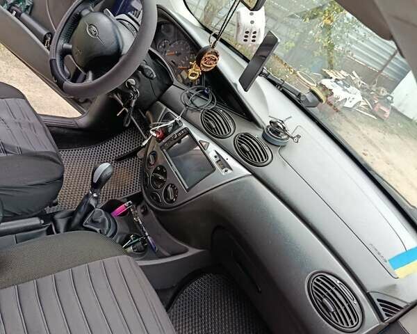 Синий Форд Фокус, объемом двигателя 1.6 л и пробегом 300 тыс. км за 3000 $, фото 6 на Automoto.ua