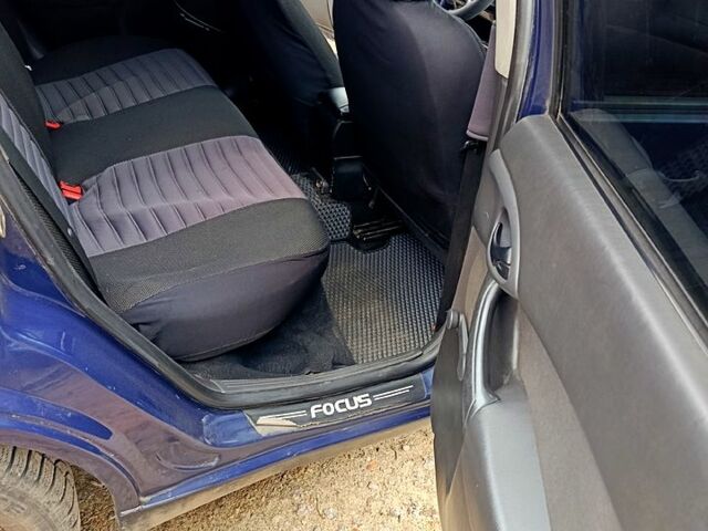 Синій Форд Фокус, об'ємом двигуна 1.6 л та пробігом 300 тис. км за 3000 $, фото 5 на Automoto.ua