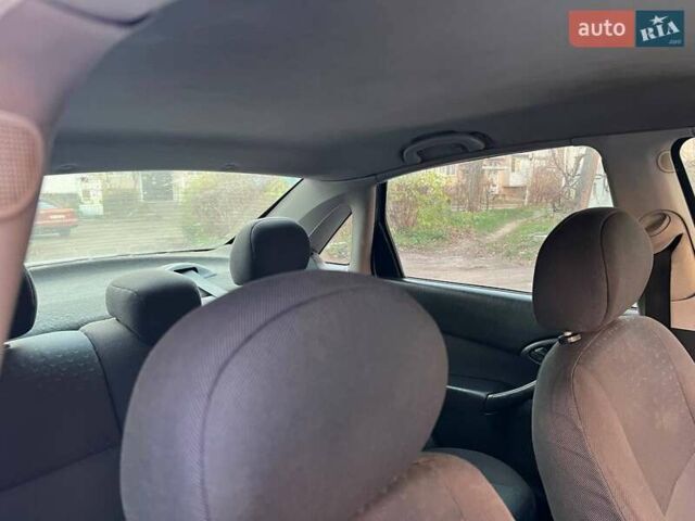 Синий Форд Фокус, объемом двигателя 1.6 л и пробегом 300 тыс. км за 3300 $, фото 2 на Automoto.ua