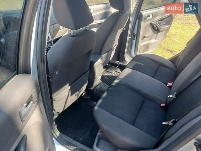 Синий Форд Фокус, объемом двигателя 1.6 л и пробегом 243 тыс. км за 4000 $, фото 5 на Automoto.ua