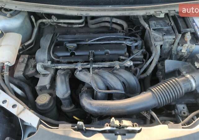 Синий Форд Фокус, объемом двигателя 1.6 л и пробегом 372 тыс. км за 2900 $, фото 16 на Automoto.ua