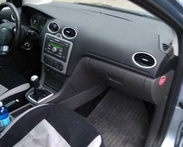 Синий Форд Фокус, объемом двигателя 1.6 л и пробегом 321 тыс. км за 5000 $, фото 4 на Automoto.ua