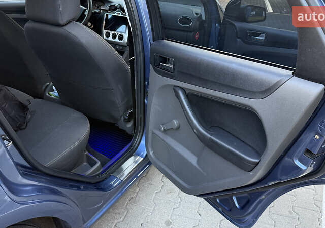 Синий Форд Фокус, объемом двигателя 1.6 л и пробегом 215 тыс. км за 4600 $, фото 12 на Automoto.ua