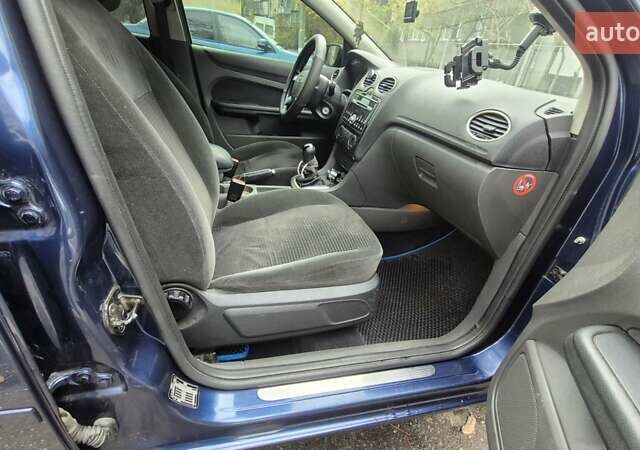 Синій Форд Фокус, об'ємом двигуна 1.6 л та пробігом 197 тис. км за 4800 $, фото 11 на Automoto.ua