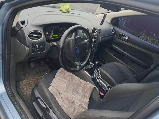 Синий Форд Фокус, объемом двигателя 2 л и пробегом 300 тыс. км за 4000 $, фото 6 на Automoto.ua