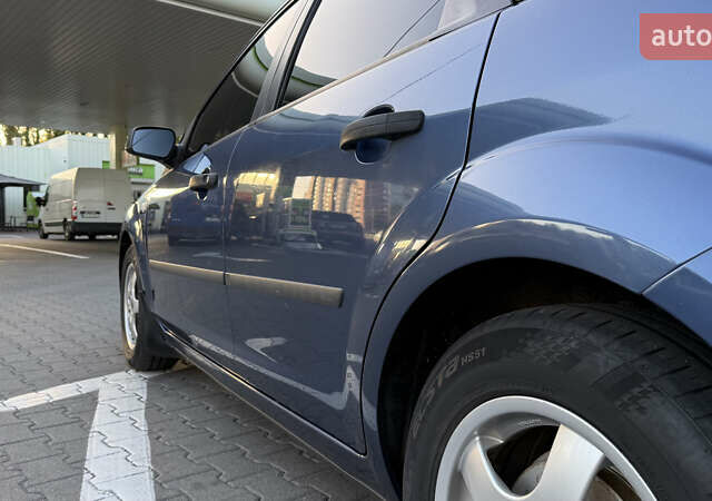 Синий Форд Фокус, объемом двигателя 1.6 л и пробегом 215 тыс. км за 4600 $, фото 13 на Automoto.ua