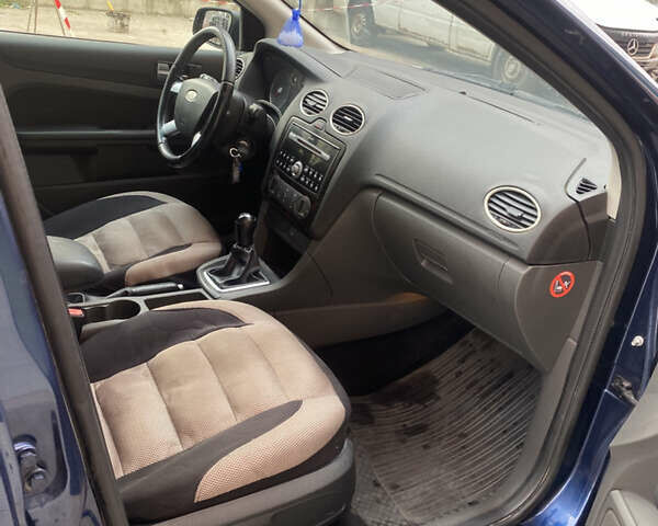 Синий Форд Фокус, объемом двигателя 1.6 л и пробегом 214 тыс. км за 3800 $, фото 8 на Automoto.ua