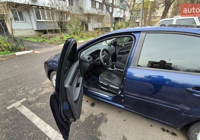 Синій Форд Фокус, об'ємом двигуна 1.6 л та пробігом 197 тис. км за 4800 $, фото 8 на Automoto.ua