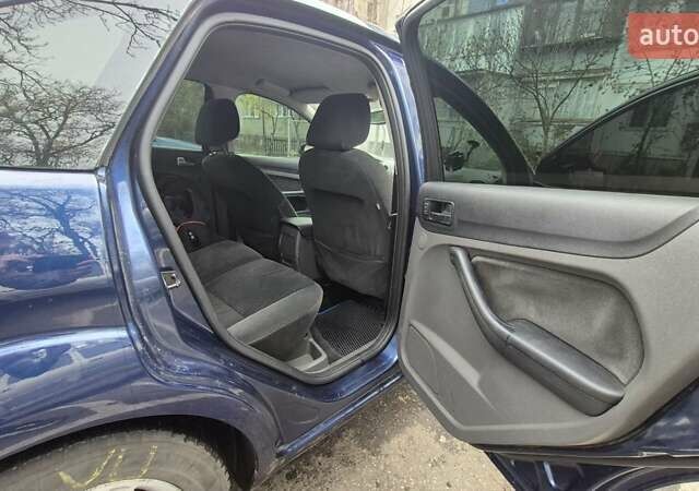 Синій Форд Фокус, об'ємом двигуна 1.6 л та пробігом 197 тис. км за 4800 $, фото 12 на Automoto.ua