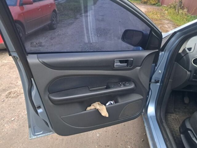 Синий Форд Фокус, объемом двигателя 2 л и пробегом 300 тыс. км за 4000 $, фото 7 на Automoto.ua