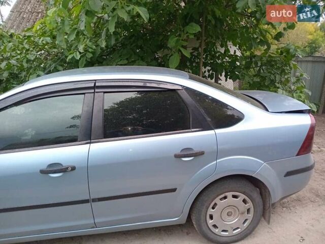 Синій Форд Фокус, об'ємом двигуна 1.6 л та пробігом 320 тис. км за 2000 $, фото 5 на Automoto.ua