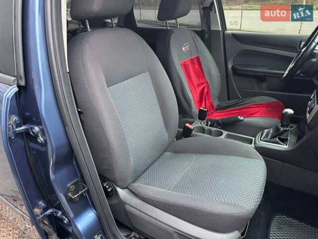 Синій Форд Фокус, об'ємом двигуна 1.6 л та пробігом 298 тис. км за 3900 $, фото 25 на Automoto.ua