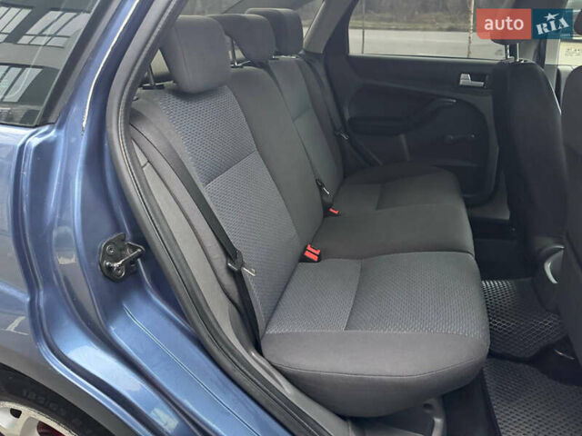 Синій Форд Фокус, об'ємом двигуна 1.6 л та пробігом 298 тис. км за 3900 $, фото 29 на Automoto.ua