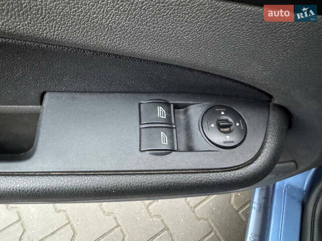 Синій Форд Фокус, об'ємом двигуна 1.6 л та пробігом 298 тис. км за 3900 $, фото 15 на Automoto.ua