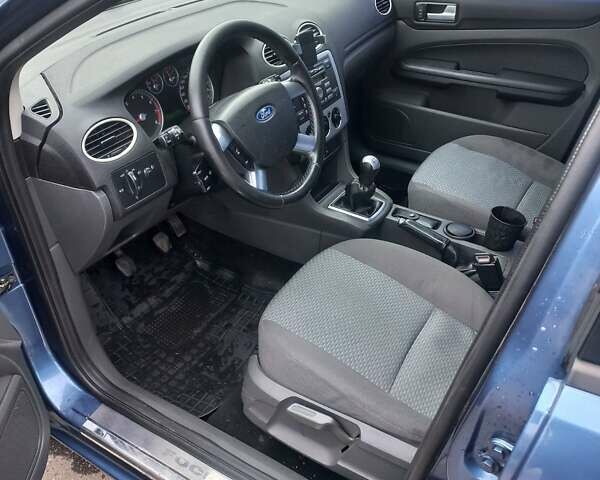 Синий Форд Фокус, объемом двигателя 1.6 л и пробегом 215 тыс. км за 5000 $, фото 6 на Automoto.ua